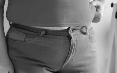 ✨ Cómo disimular el abdomen sin perder estilo: 5 trucos que sí funcionan a los 40+